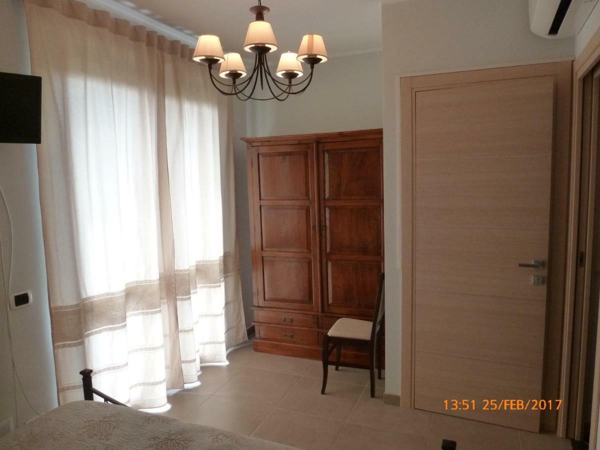 Emozioni D'Estate Bed and Breakfast Pula Buitenkant foto