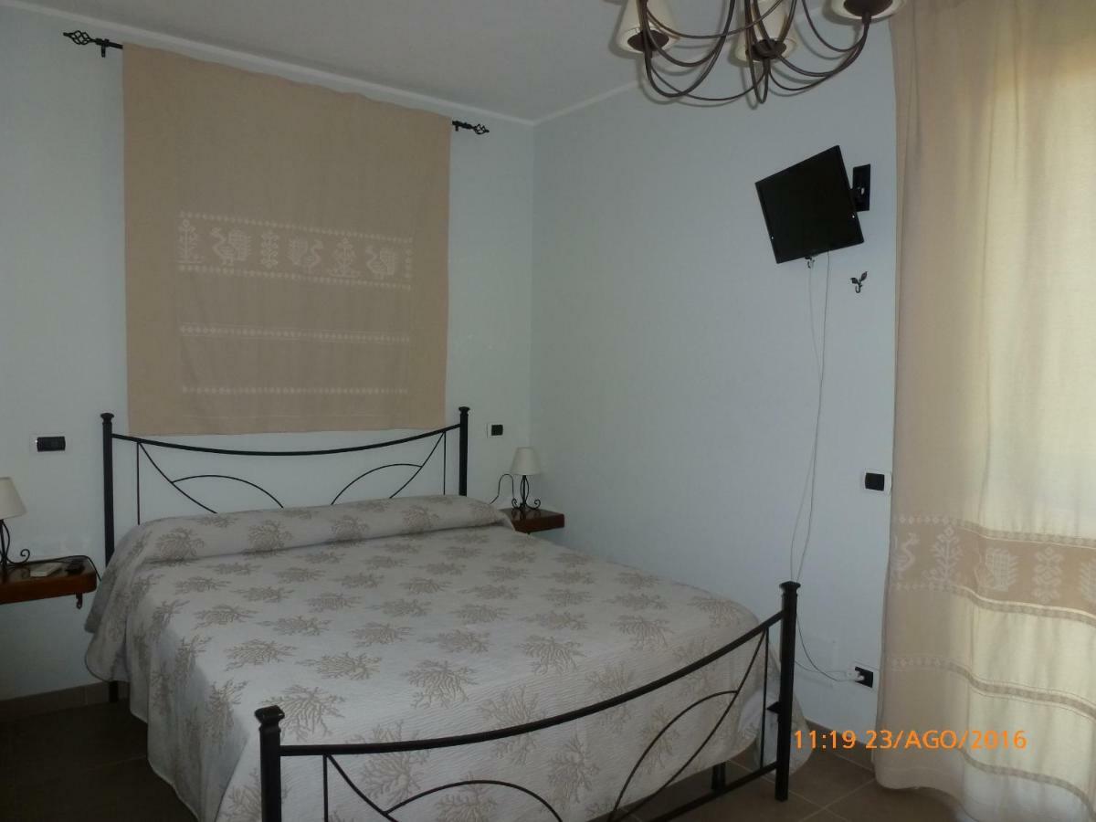 Emozioni D'Estate Bed and Breakfast Pula Buitenkant foto