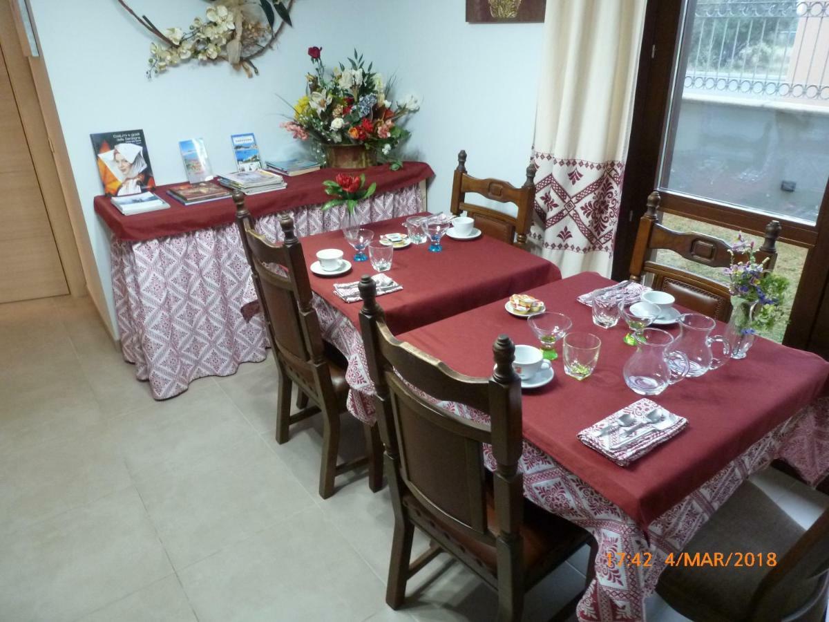 Emozioni D'Estate Bed and Breakfast Pula Buitenkant foto