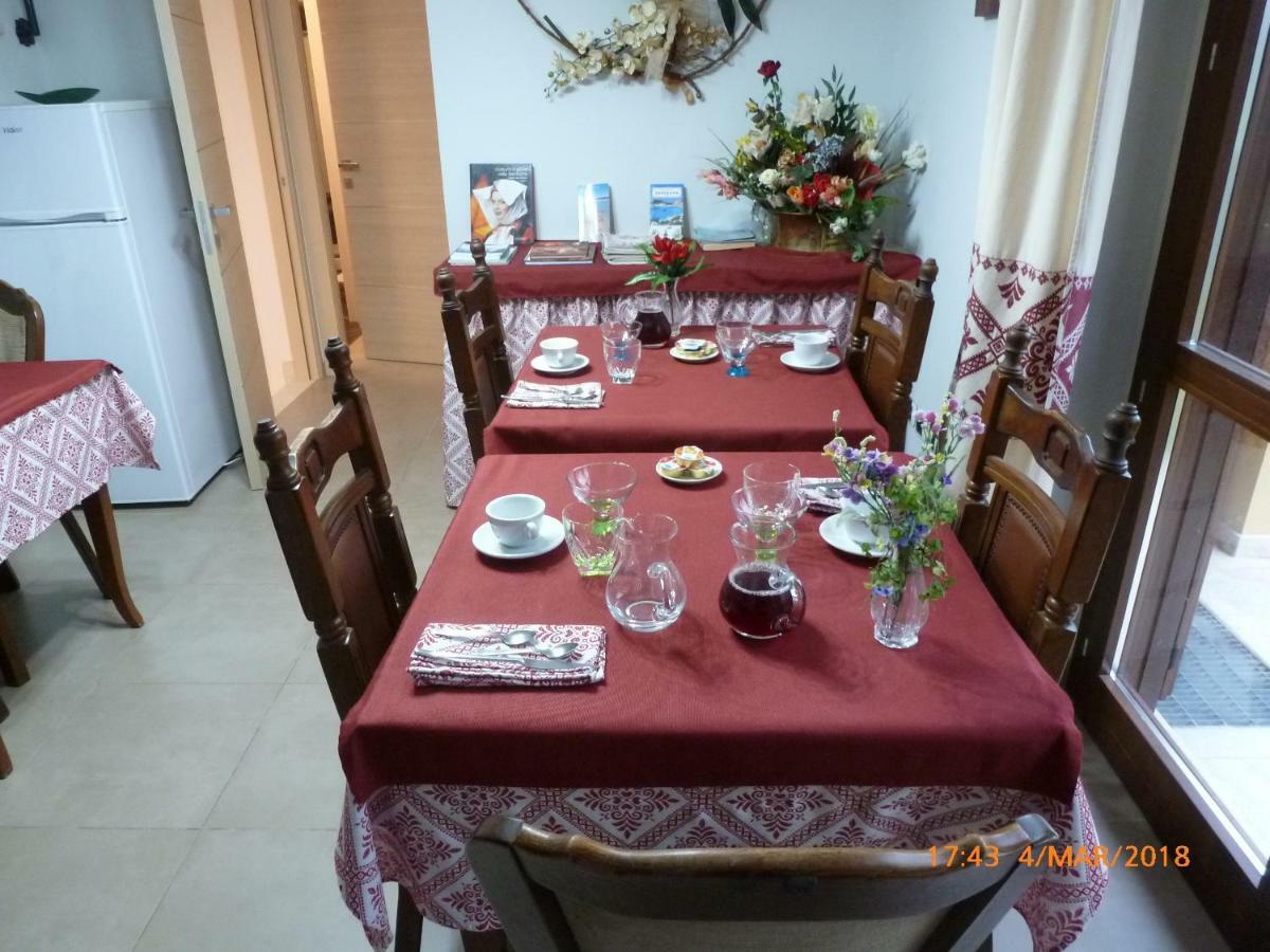 Emozioni D'Estate Bed and Breakfast Pula Buitenkant foto