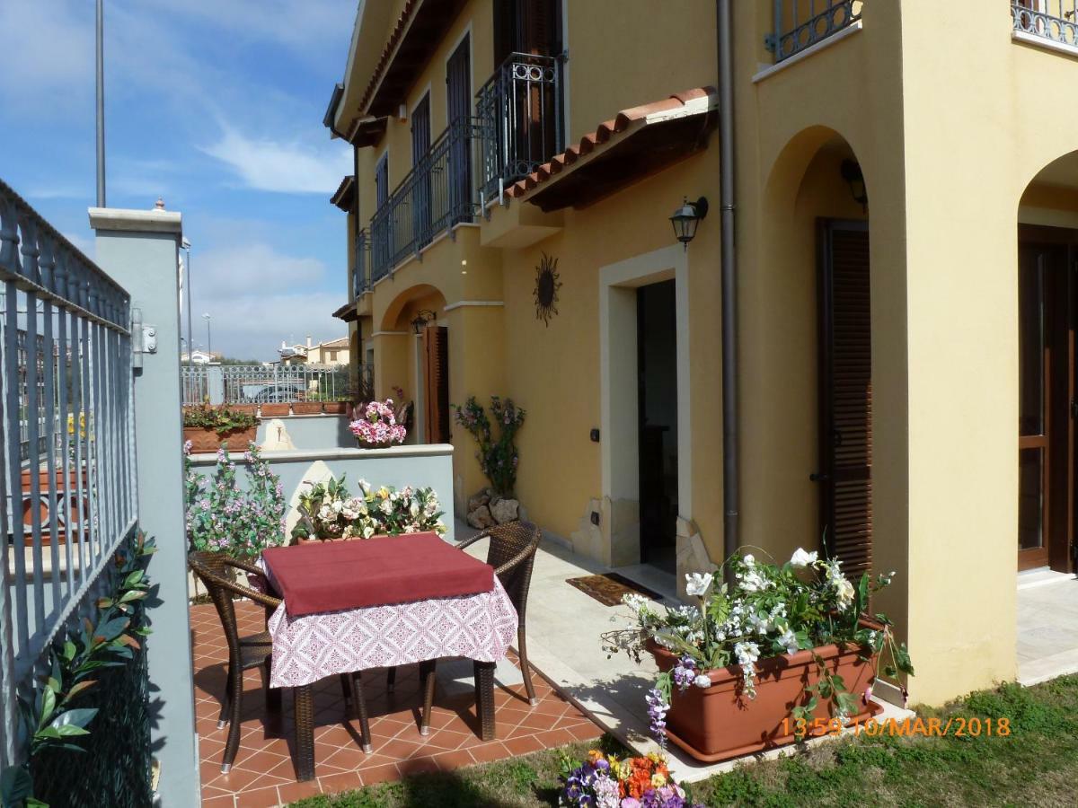 Emozioni D'Estate Bed and Breakfast Pula Buitenkant foto
