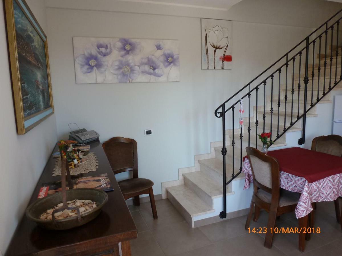 Emozioni D'Estate Bed and Breakfast Pula Buitenkant foto