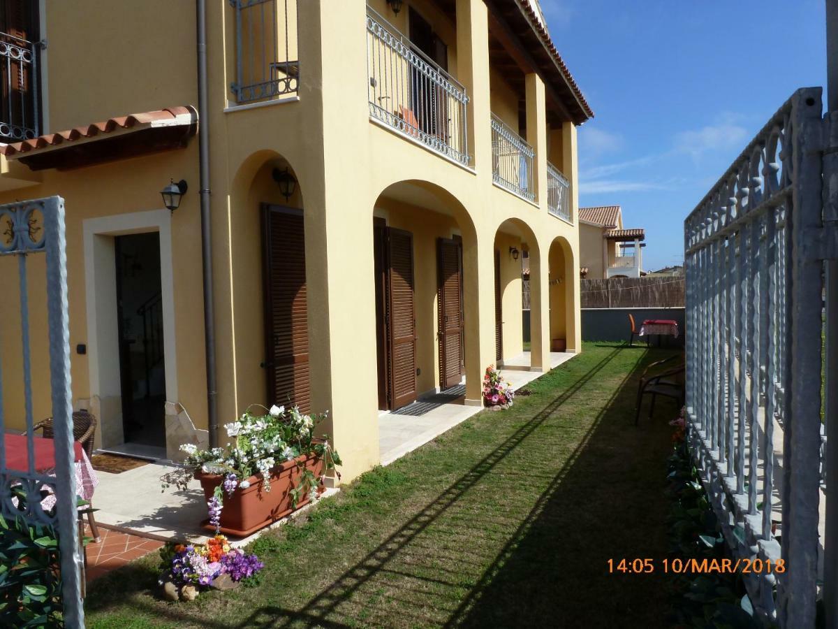 Emozioni D'Estate Bed and Breakfast Pula Buitenkant foto