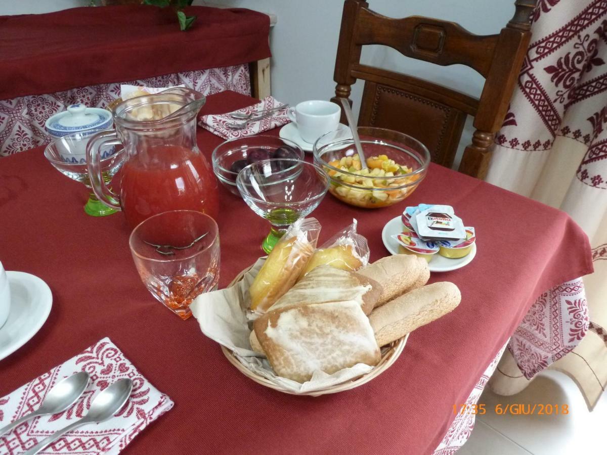 Emozioni D'Estate Bed and Breakfast Pula Buitenkant foto